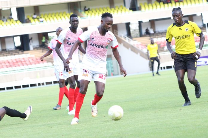 Shabana players wait for the ball after a goal kick