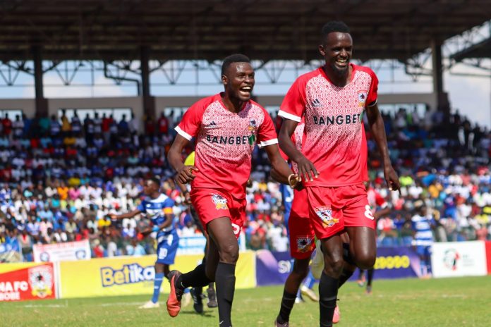 Shabana players running.