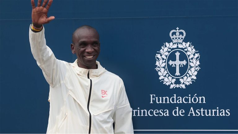 Eliud Kipchoge’s Graceful Reaction to Kelvin Kiptum’s World Record Triumph