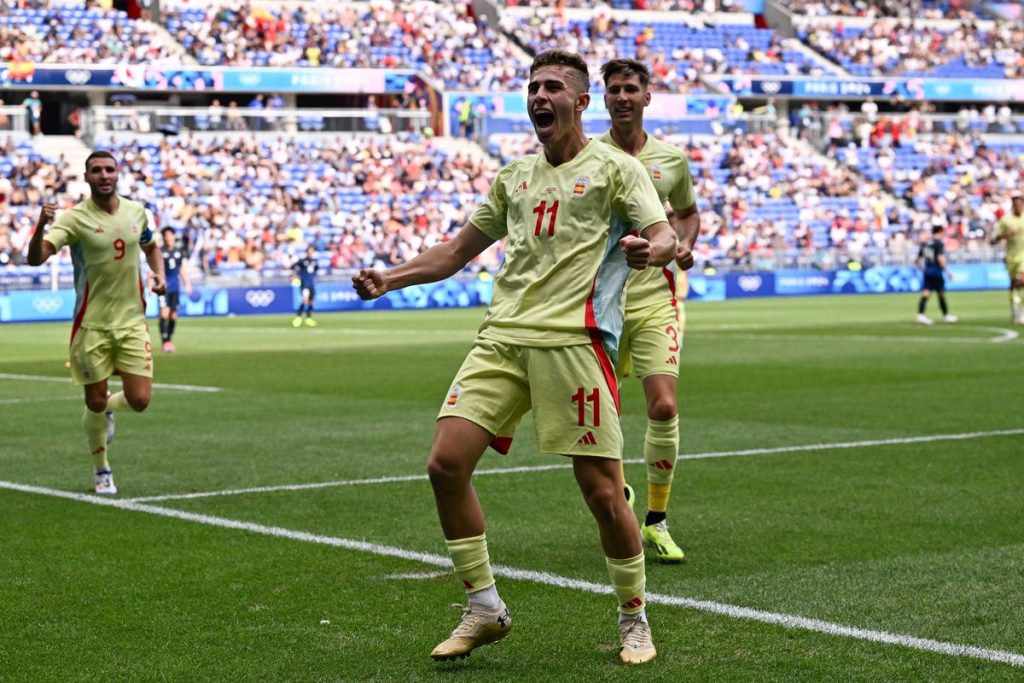 Spain Triumphs 3-0 Over Japan, Secures Semi-Final Spot