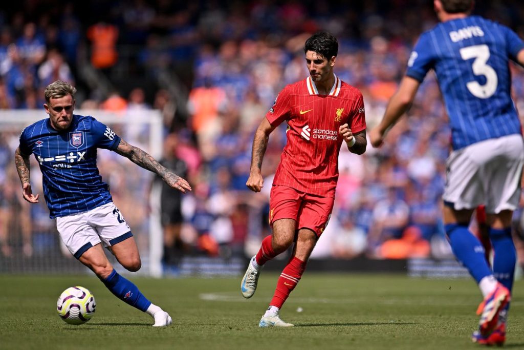 Liverpool Kick Off Under Arne Slot with 2-0 Win Over Ipswich Town