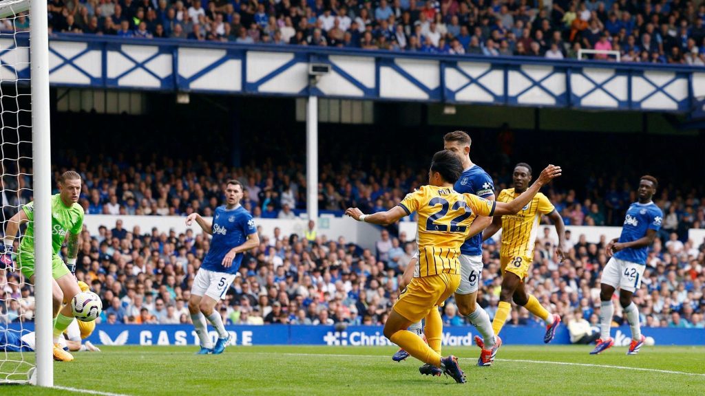 Brighton Dominates Everton 3-0