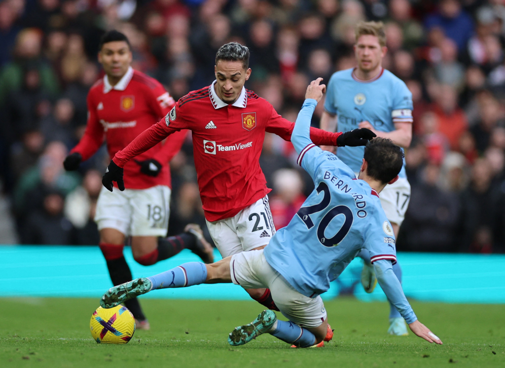 Manchester United vs Manchester City rivalry