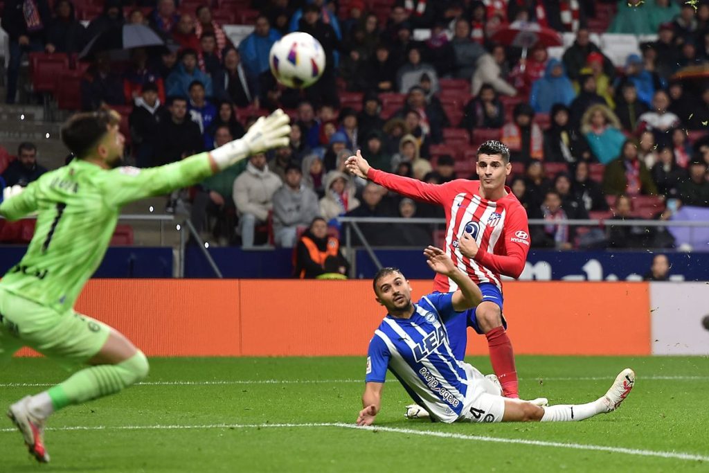 Atlético Madrid Rallies to Beat Alavés 2-1