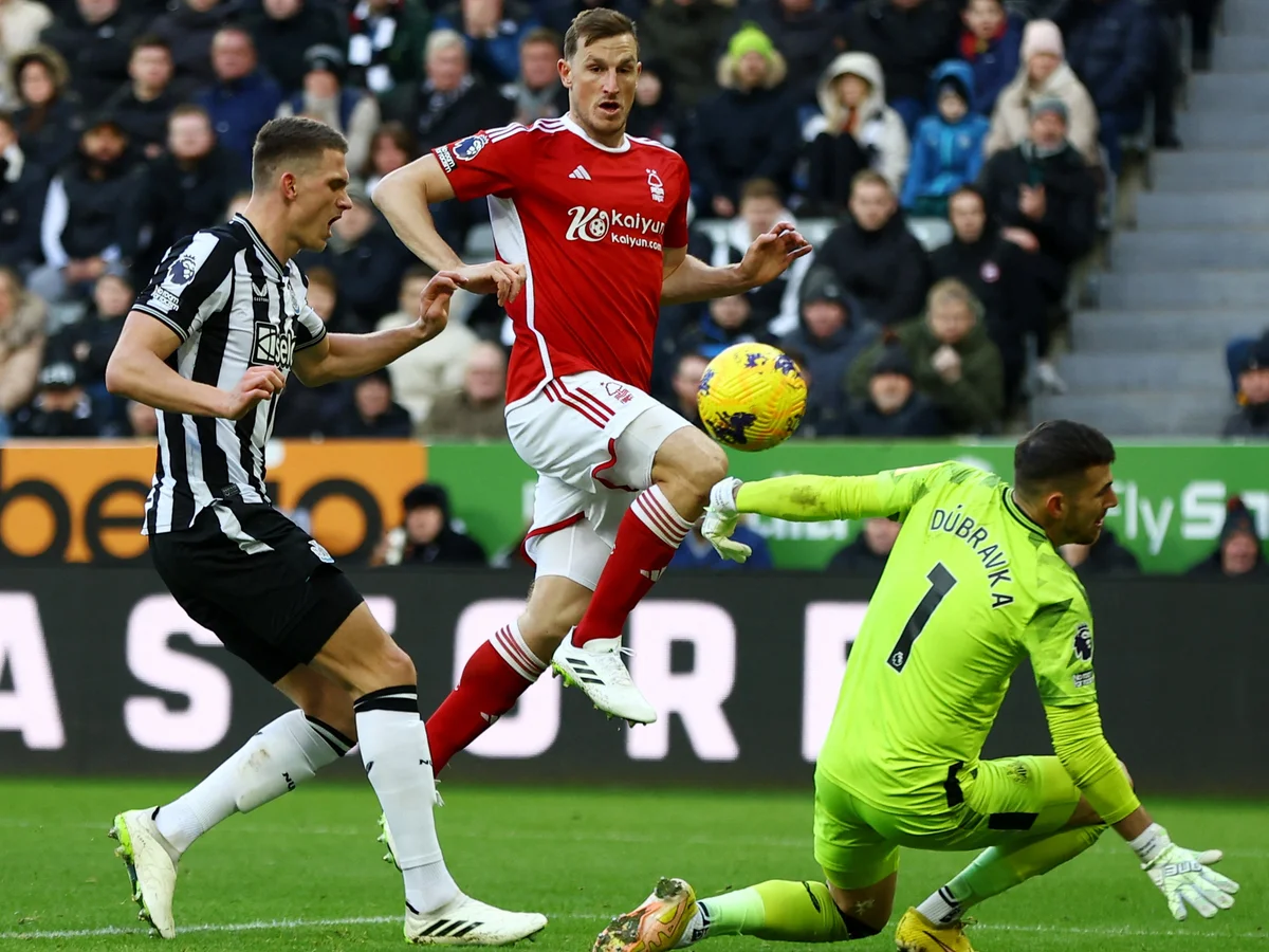 Newcastle United Stun Nottingham Forest in a 3-1