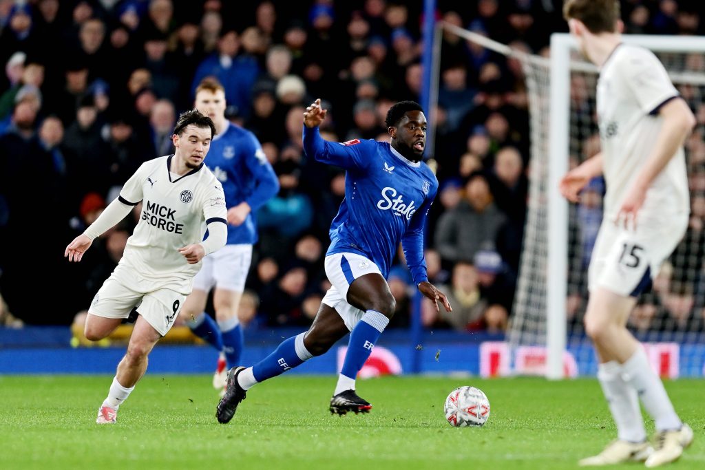 Toffees Shine in FA Cup: Everton Beats Peterborough 2-0