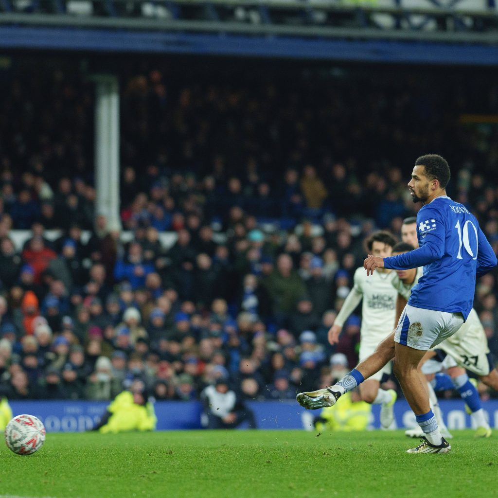 Toffees Shine in FA Cup: Everton Beats Peterborough 2-0