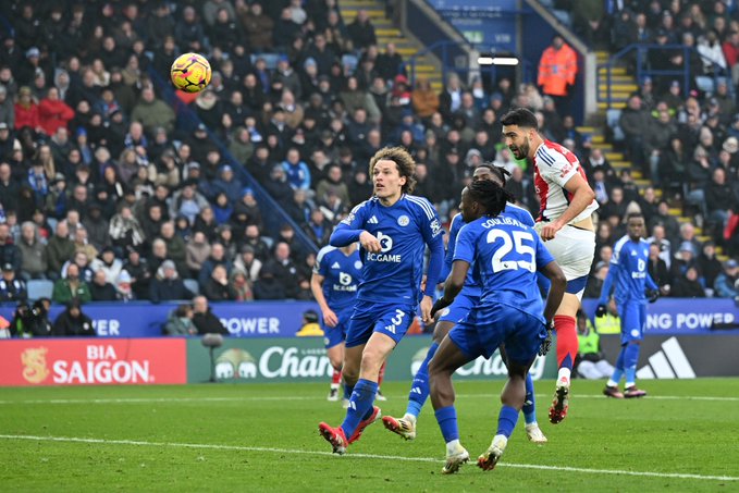 Arsenal Edge Leicester as Merino Strikes Twice