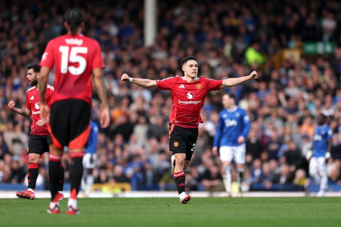 Man United Fight Back to Secure 2-2 Draw at Everton