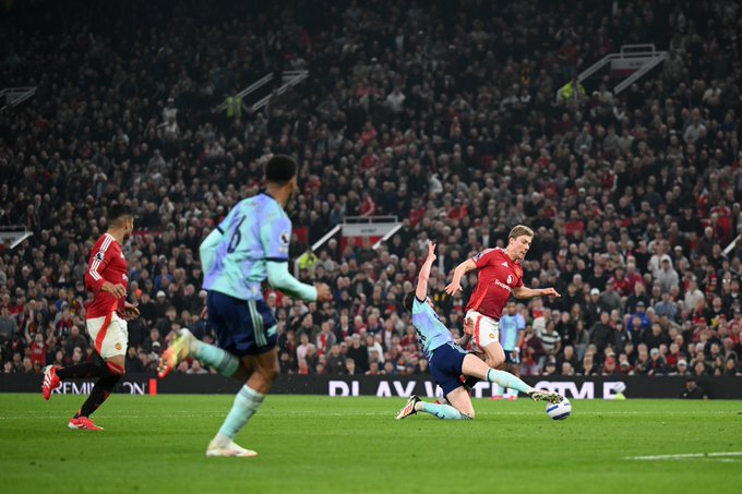 Arsenal Deny Manchester United Victory in Thrilling 1-1 Draw